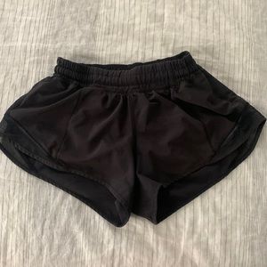 size 4 black low waisted 2.5” hotty hot shorts